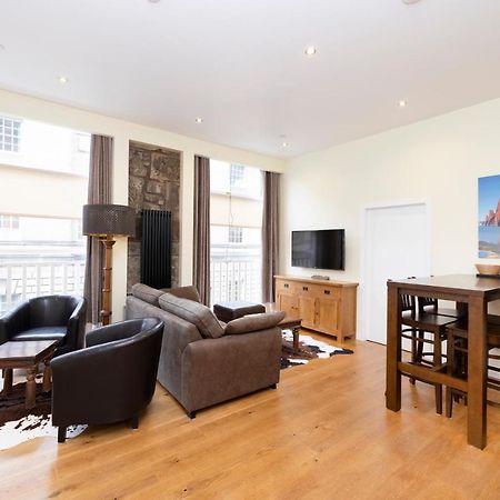 Joivy 1 Bed Flat In Old Town, Next To St Giles Cathedral Appartement EDI Buitenkant foto