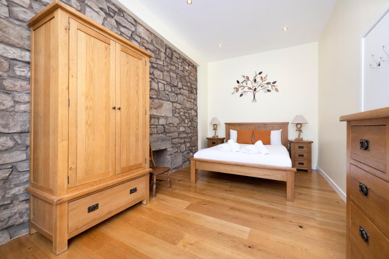 Joivy 1 Bed Flat In Old Town, Next To St Giles Cathedral Appartement EDI Buitenkant foto