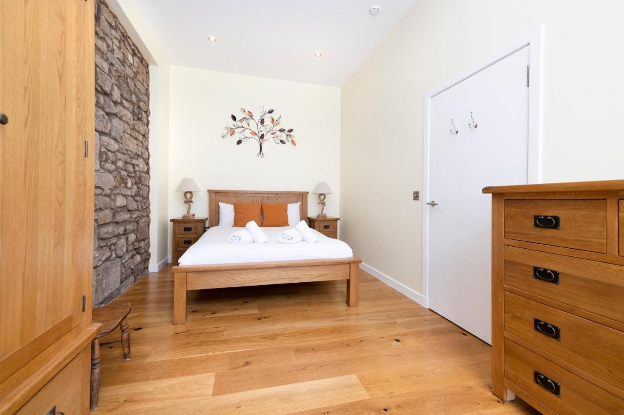 Joivy 1 Bed Flat In Old Town, Next To St Giles Cathedral Appartement EDI Buitenkant foto