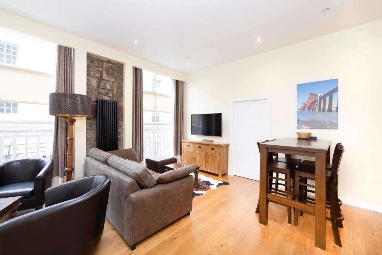 Joivy 1 Bed Flat In Old Town, Next To St Giles Cathedral Appartement EDI Buitenkant foto
