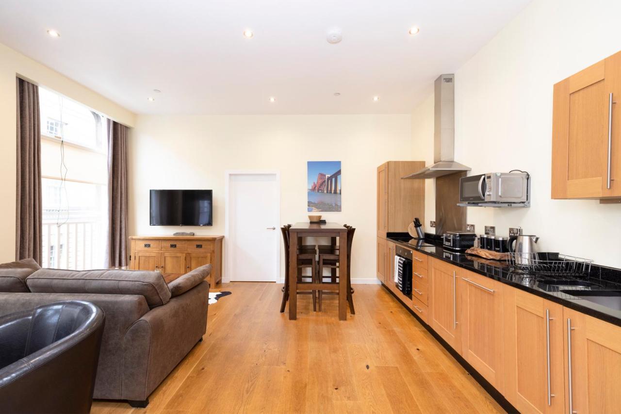 Joivy 1 Bed Flat In Old Town, Next To St Giles Cathedral Appartement EDI Buitenkant foto