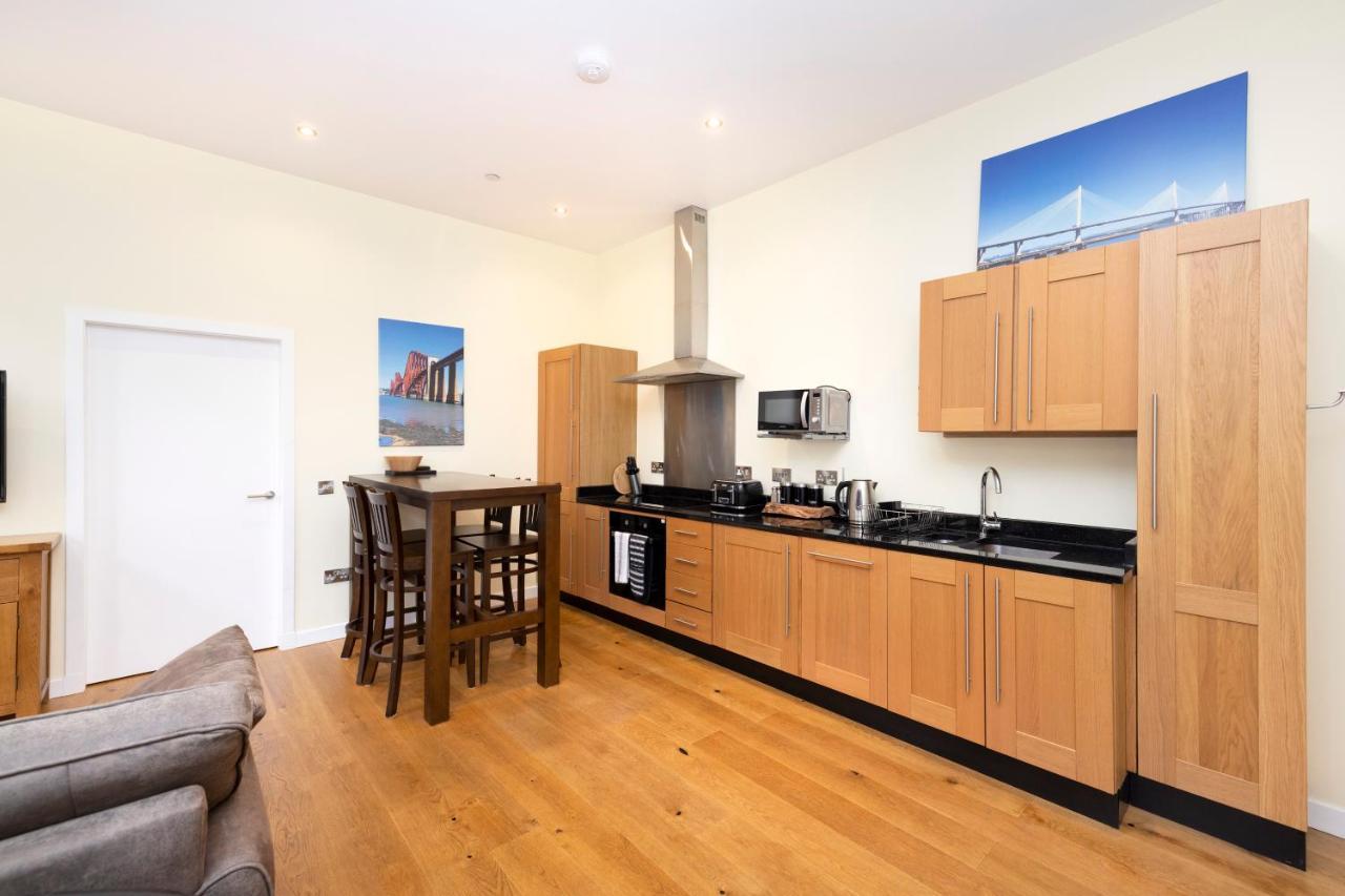 Joivy 1 Bed Flat In Old Town, Next To St Giles Cathedral Appartement EDI Buitenkant foto