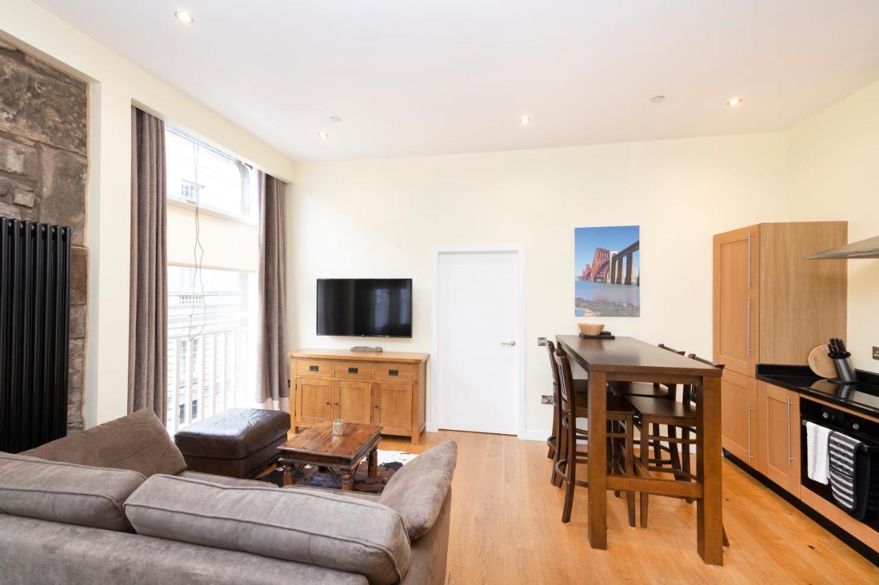 Joivy 1 Bed Flat In Old Town, Next To St Giles Cathedral Appartement EDI Buitenkant foto