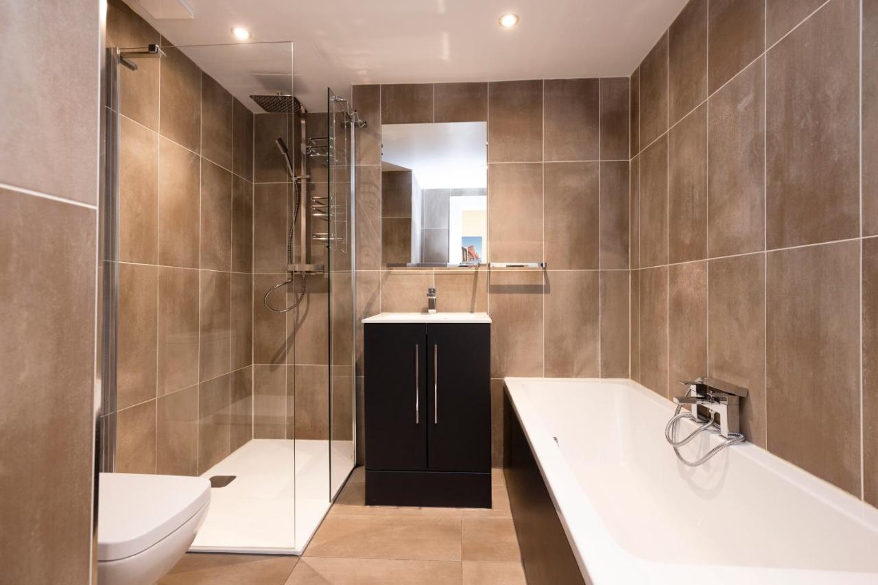 Joivy 1 Bed Flat In Old Town, Next To St Giles Cathedral Appartement EDI Buitenkant foto