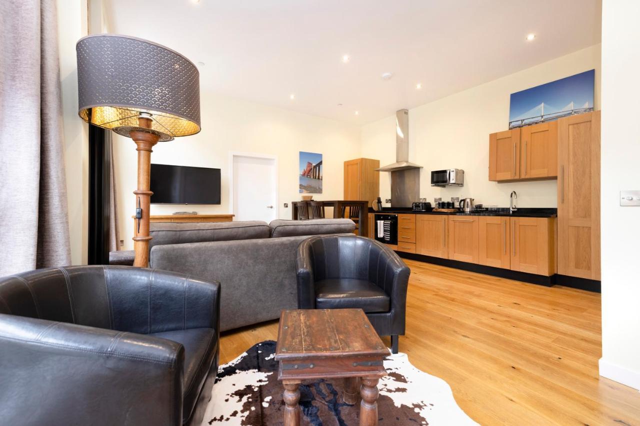 Joivy 1 Bed Flat In Old Town, Next To St Giles Cathedral Appartement EDI Buitenkant foto