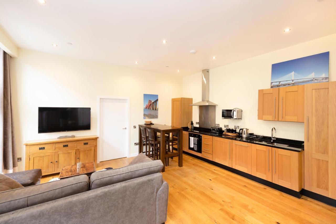 Joivy 1 Bed Flat In Old Town, Next To St Giles Cathedral Appartement EDI Buitenkant foto
