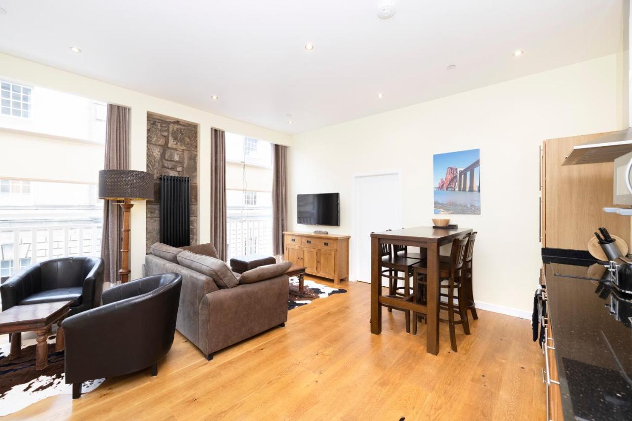 Joivy 1 Bed Flat In Old Town, Next To St Giles Cathedral Appartement EDI Buitenkant foto