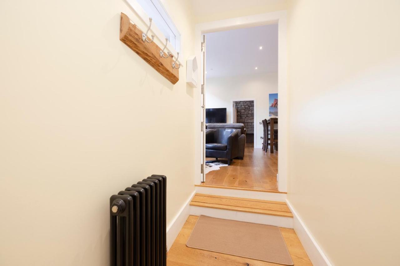 Joivy 1 Bed Flat In Old Town, Next To St Giles Cathedral Appartement EDI Buitenkant foto
