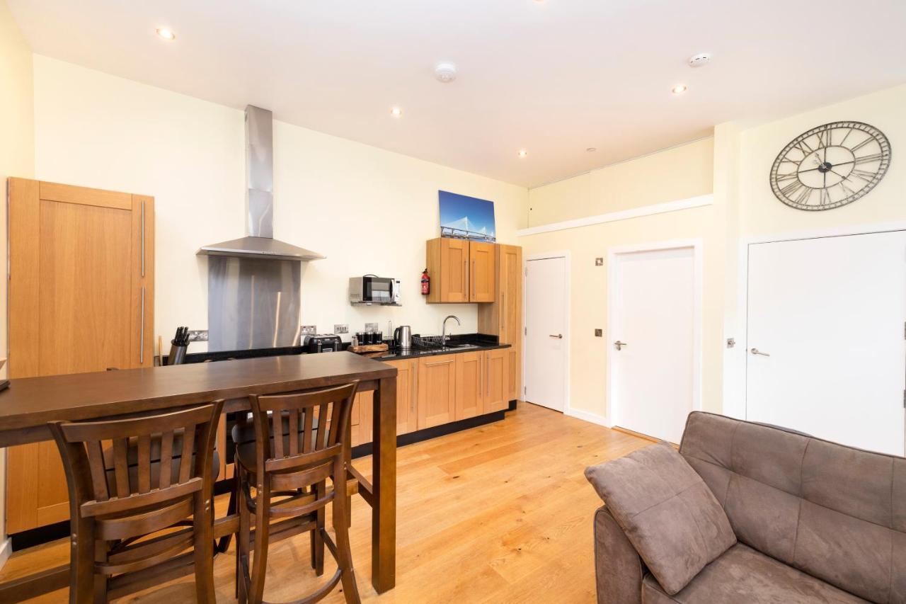 Joivy 1 Bed Flat In Old Town, Next To St Giles Cathedral Appartement EDI Buitenkant foto