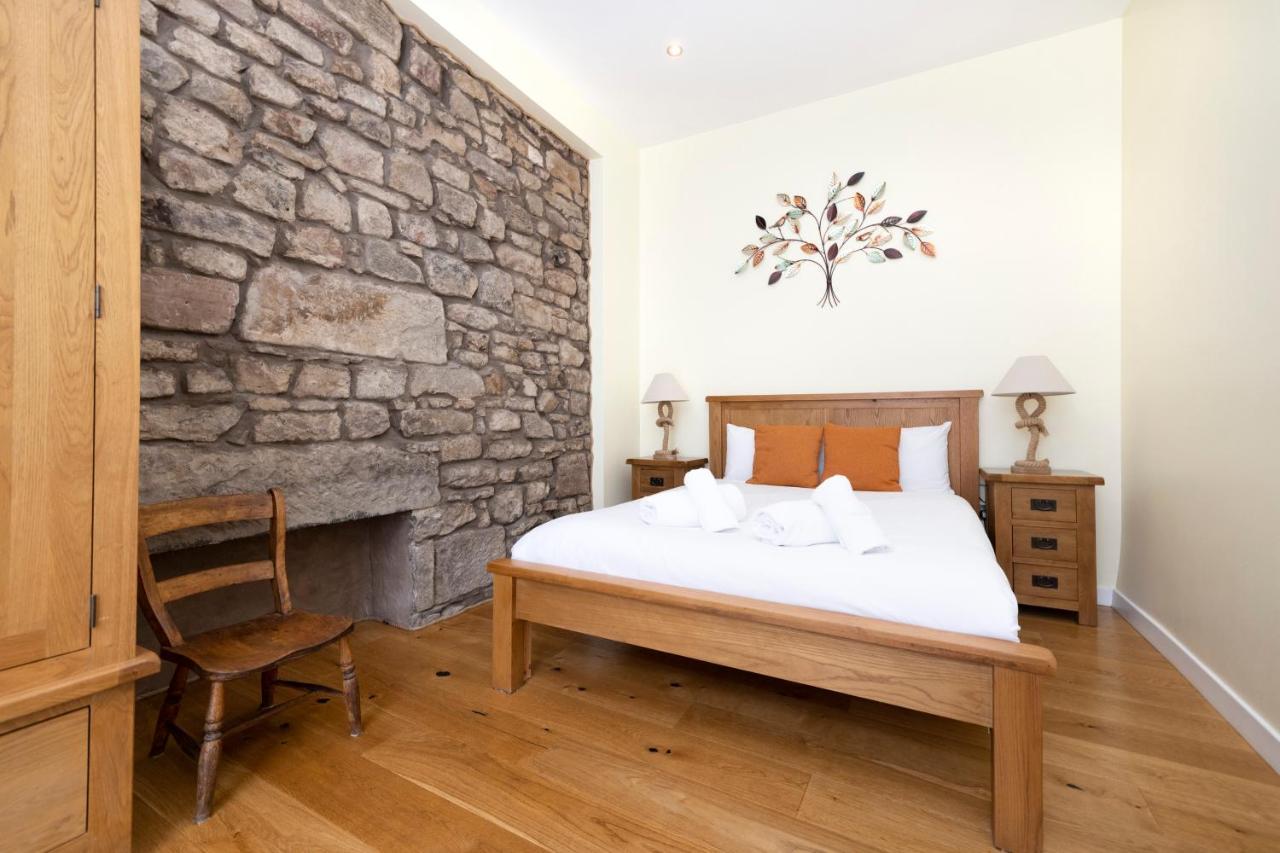 Joivy 1 Bed Flat In Old Town, Next To St Giles Cathedral Appartement EDI Buitenkant foto